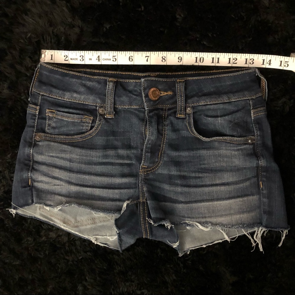 AMERICAN EAGLE LOW RISE DARK WASH JEAN SHORTS